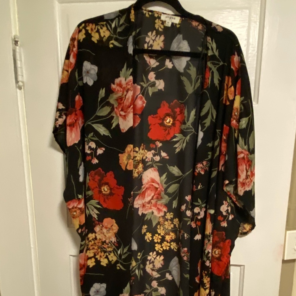 Black Floral Kimono